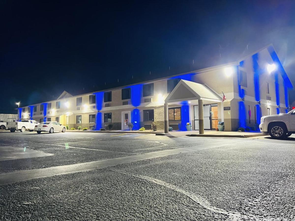 Super 8 By Wyndham Pratt Hotel Kültér fotó