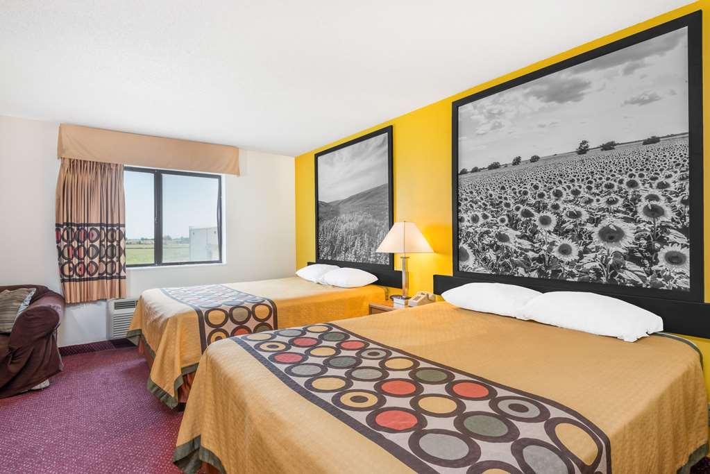 Super 8 By Wyndham Pratt Hotel Szoba fotó
