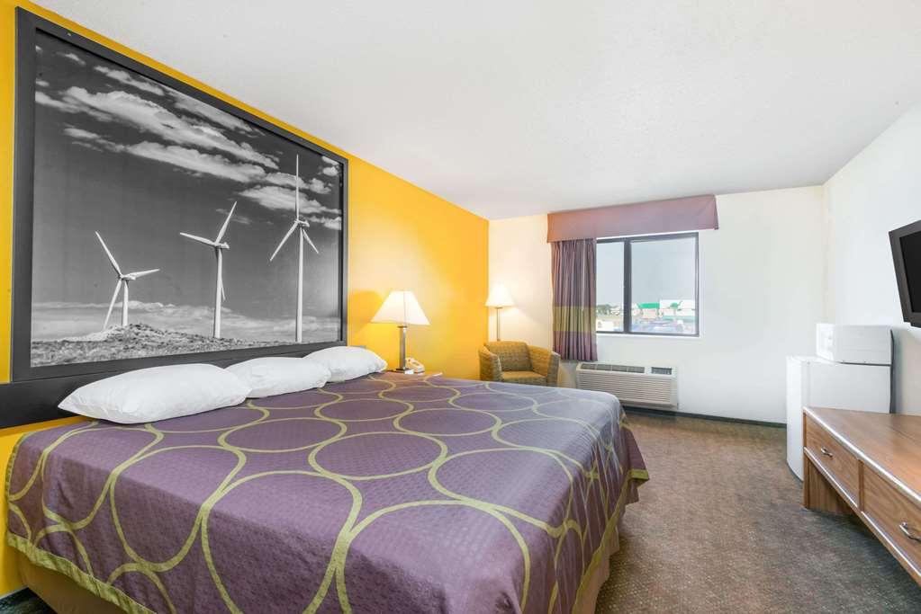Super 8 By Wyndham Pratt Hotel Szoba fotó