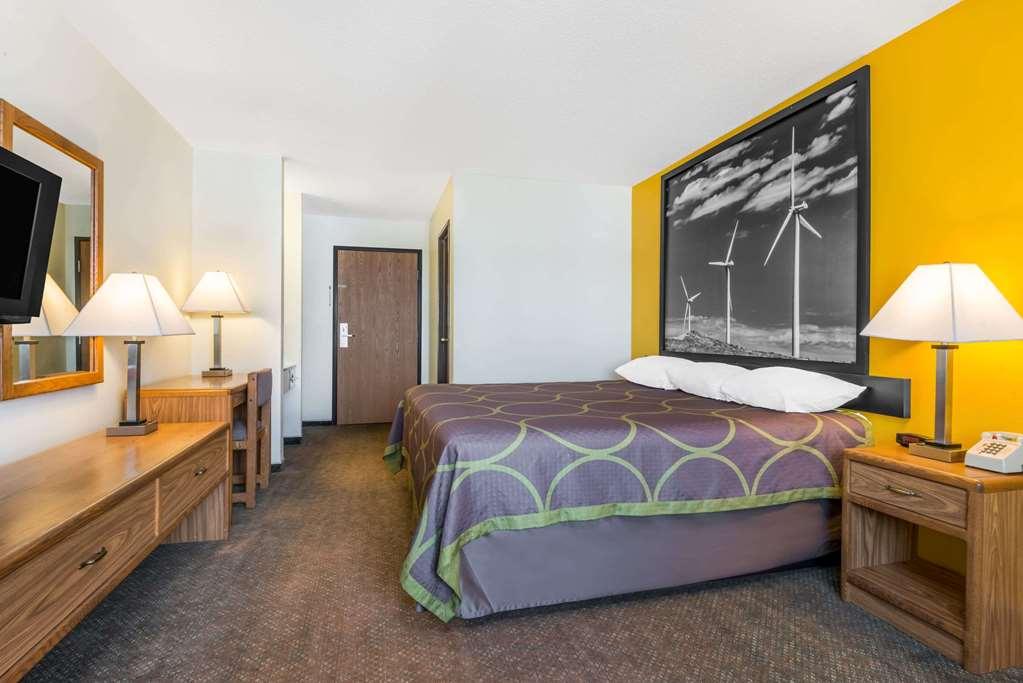 Super 8 By Wyndham Pratt Hotel Szoba fotó