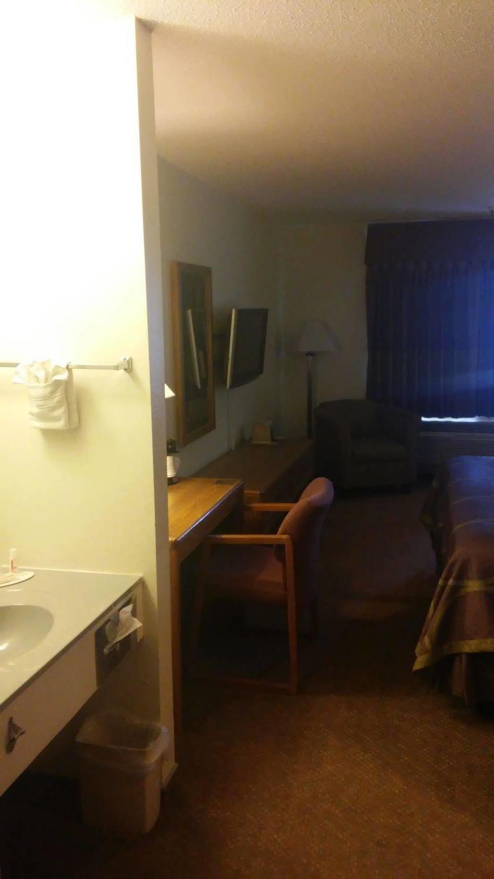 Super 8 By Wyndham Pratt Hotel Kültér fotó